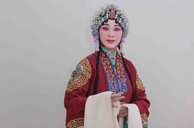  p>许青枝,从小喜欢豫剧,1960年考入洛阳市戏校,毕业后分配到洛阳市