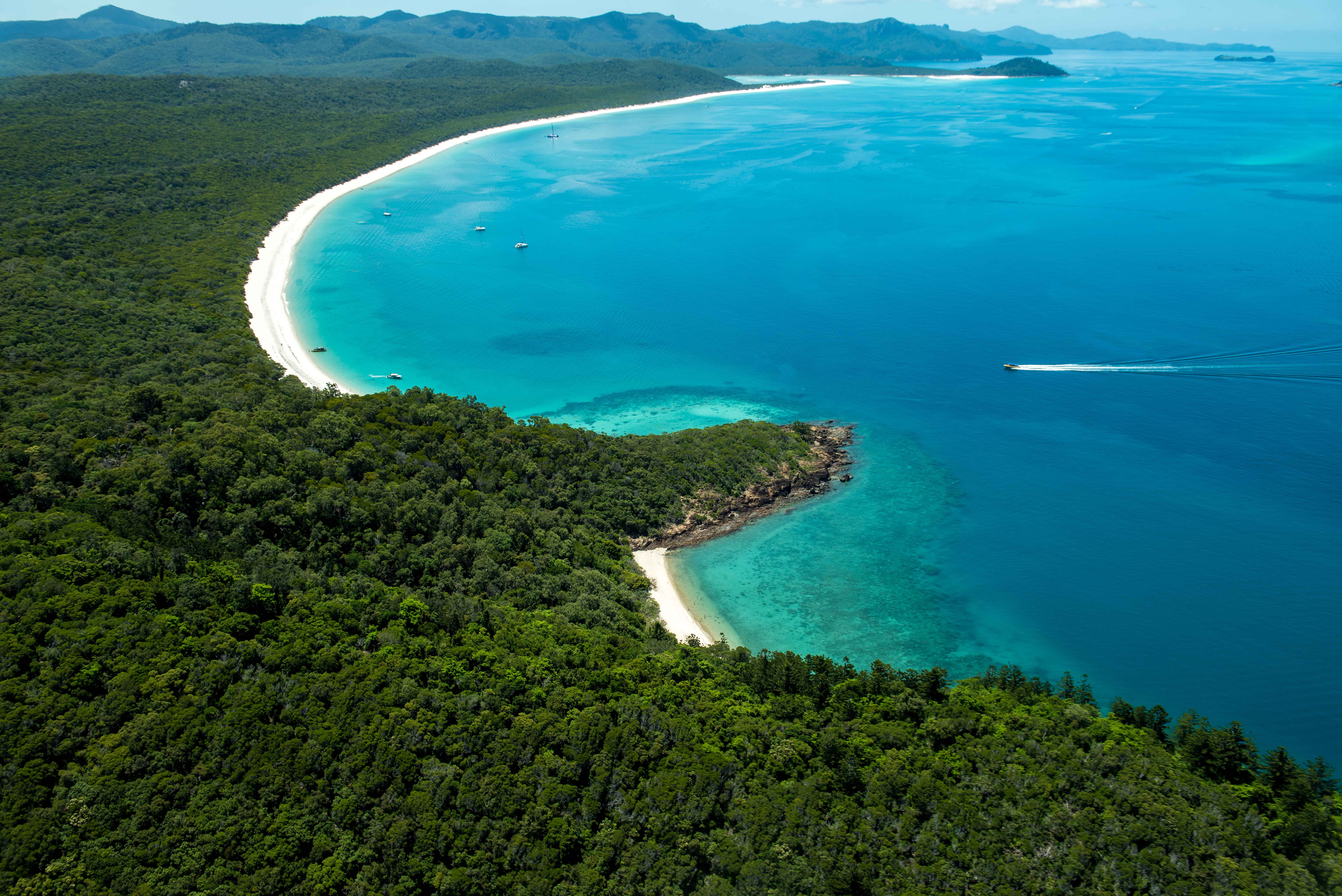  p>汉密尔顿岛位于南北 a href="#" data-lemmaid="68026">大堡礁 /a>