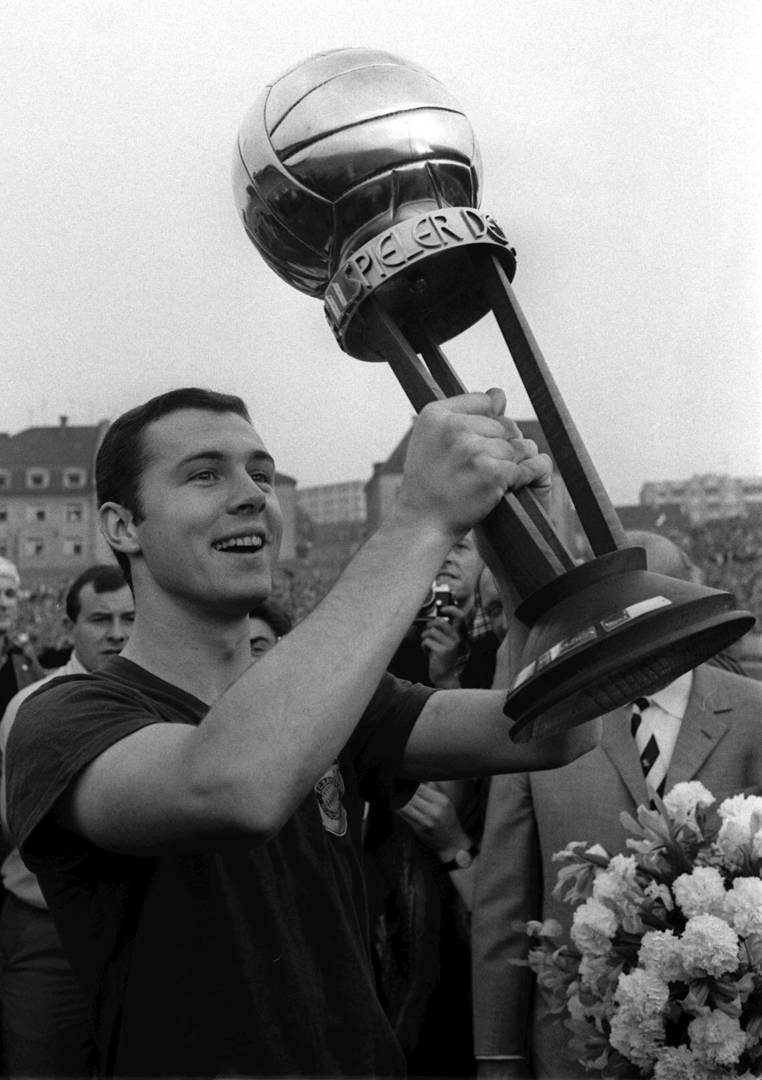  p>弗朗茨·贝肯鲍尔(franz beckenbauer),1945年9月11日出生于德国