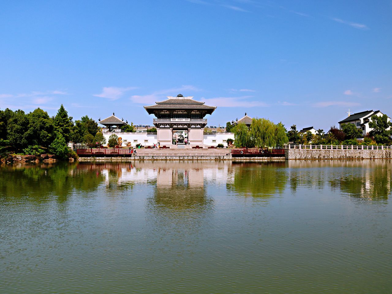  p data-id="gnwh1ky2jw">中华孝德园(原名曹娥景区)坐落于上虞城区