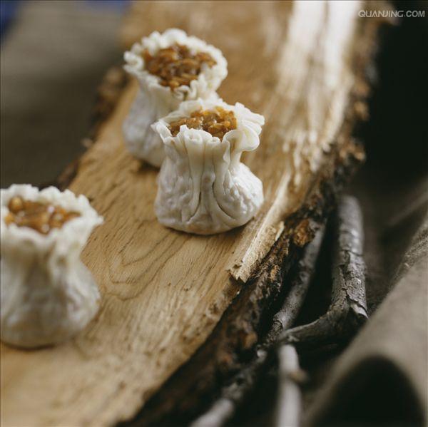  p>饺子(dumpling)源于中国古代的角子,原名"娇耳",汉族传统面食,距今