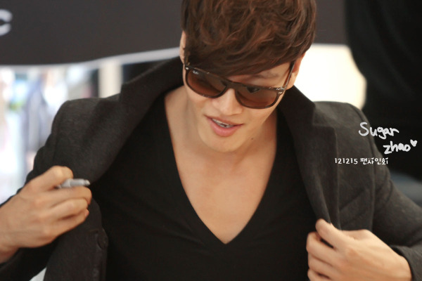  p>《再次回到我身边》收录于金钟国2010年发行的翻唱专辑《歌remake