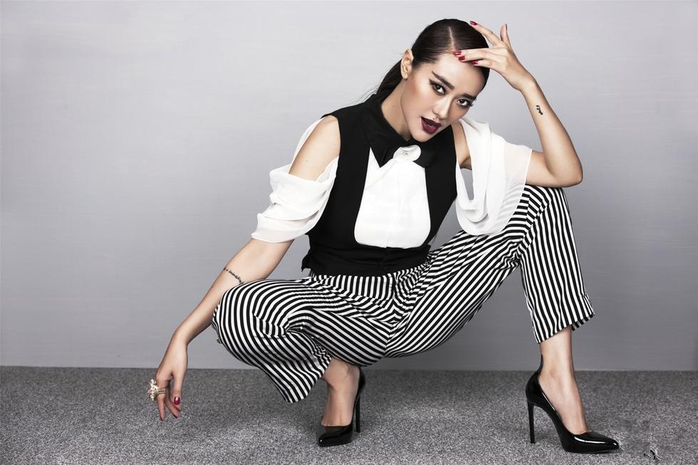  p>《i believe in love》是爱戴演唱的一首歌曲,收录于专辑《爱氏张