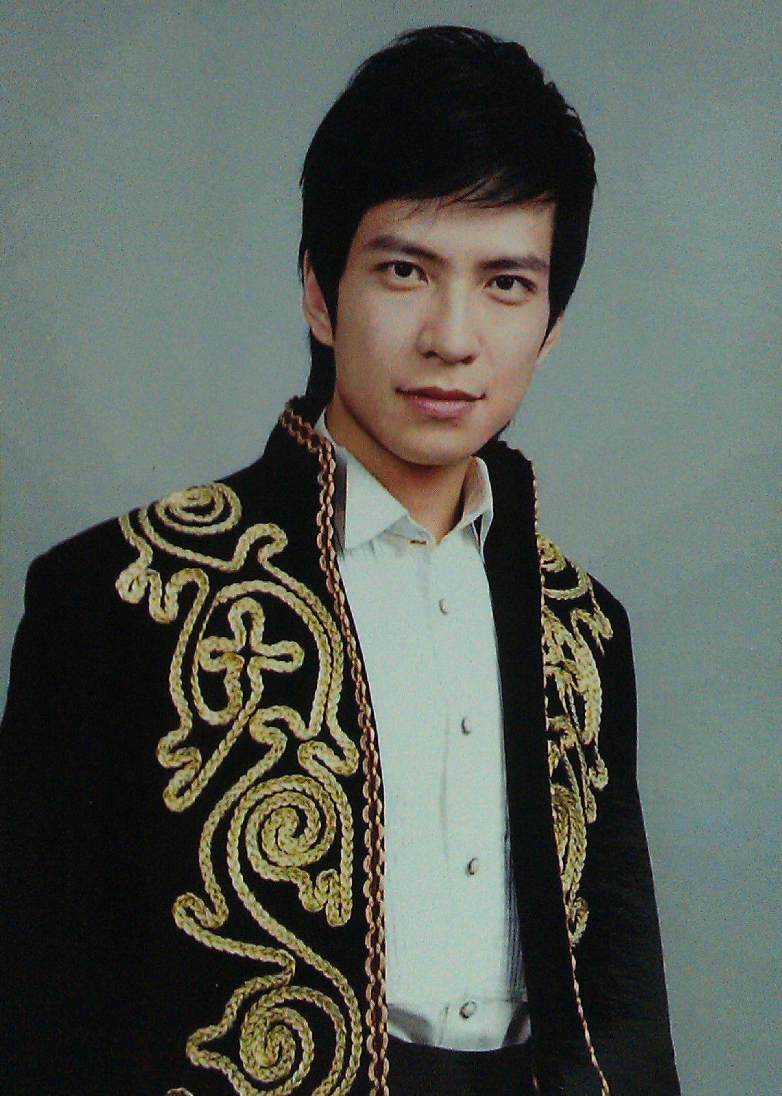  p data-id="gnvicin1uj">王飞,80后,出生于江苏省南京市,演员,毕业于