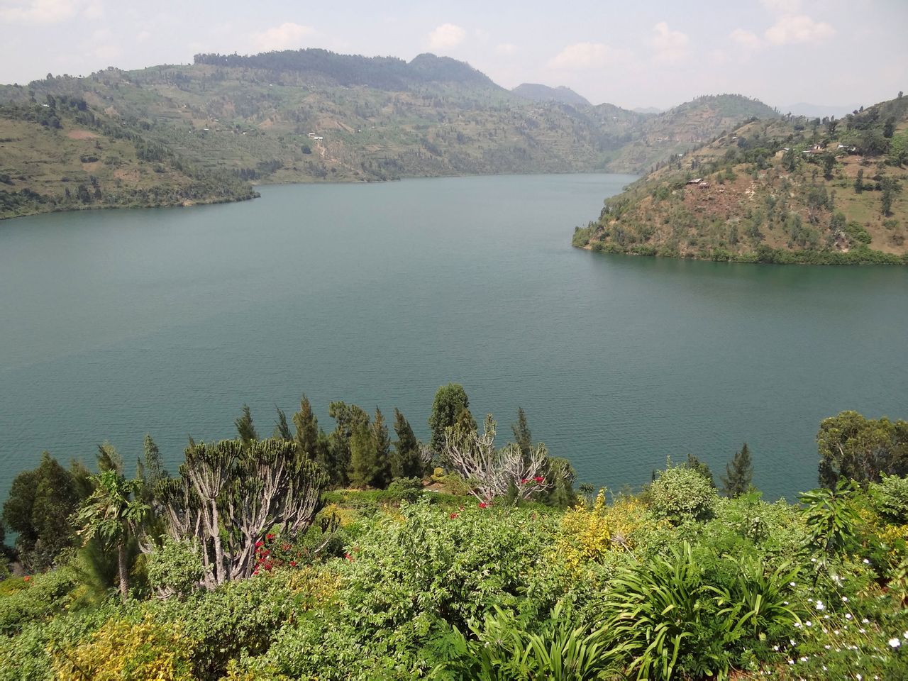  p>基伍湖(英语:lake kivu):是中部非洲最高的湖泊,也是非洲的大湖之