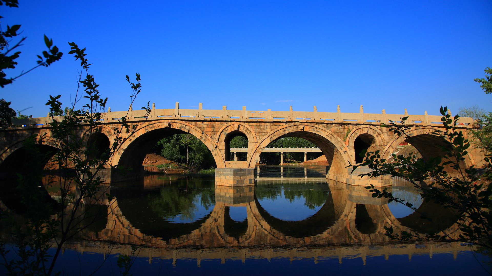 位于河北省沧州市西 a target="_blank" href="/item/献县/367370"