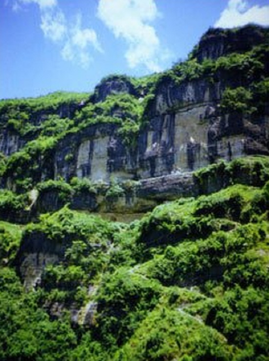 tfmrn">三层岩,位于 a target="_blank" href="/item/荣昌县/8291425"