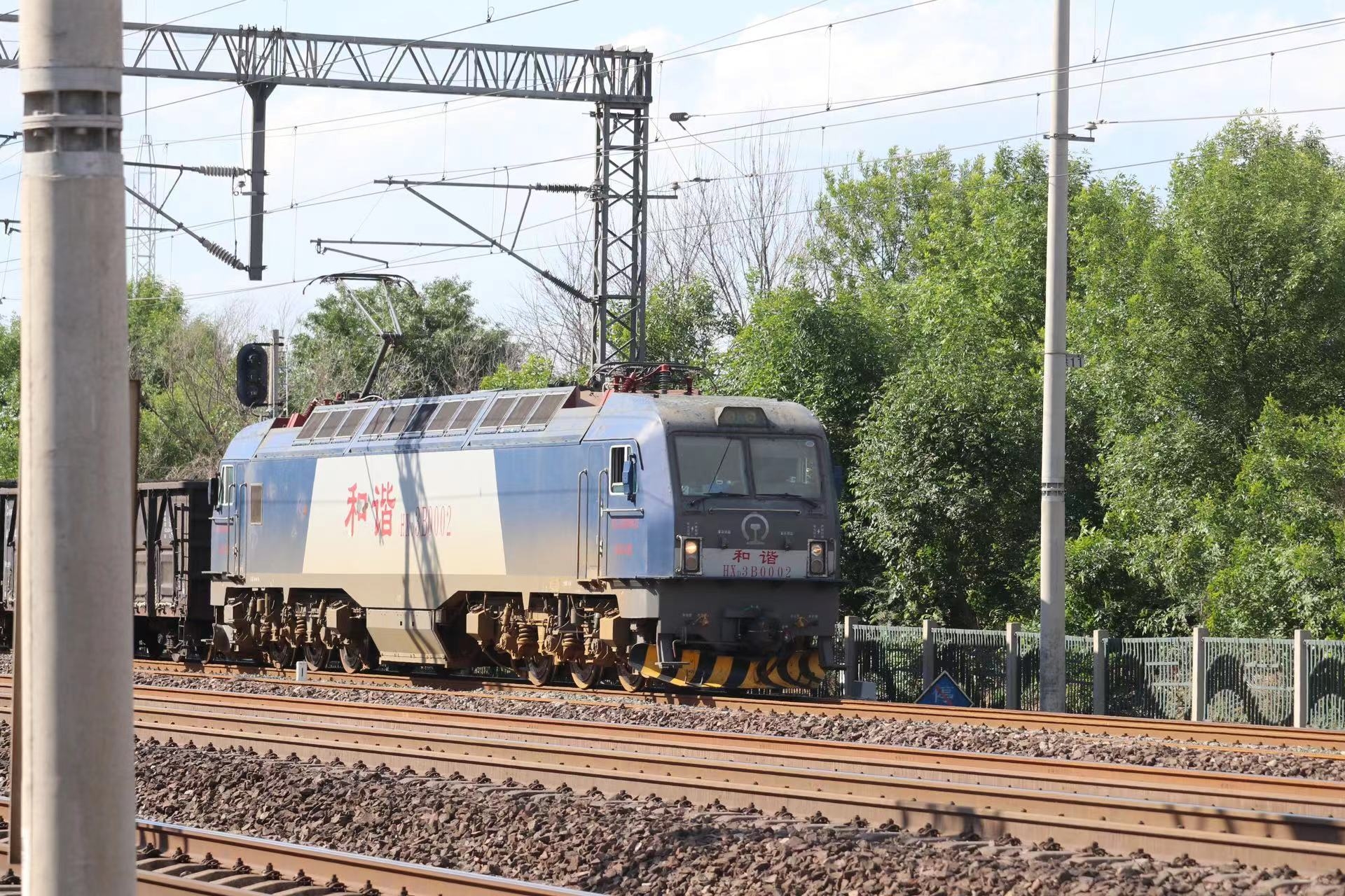 和谐3b型电力机车