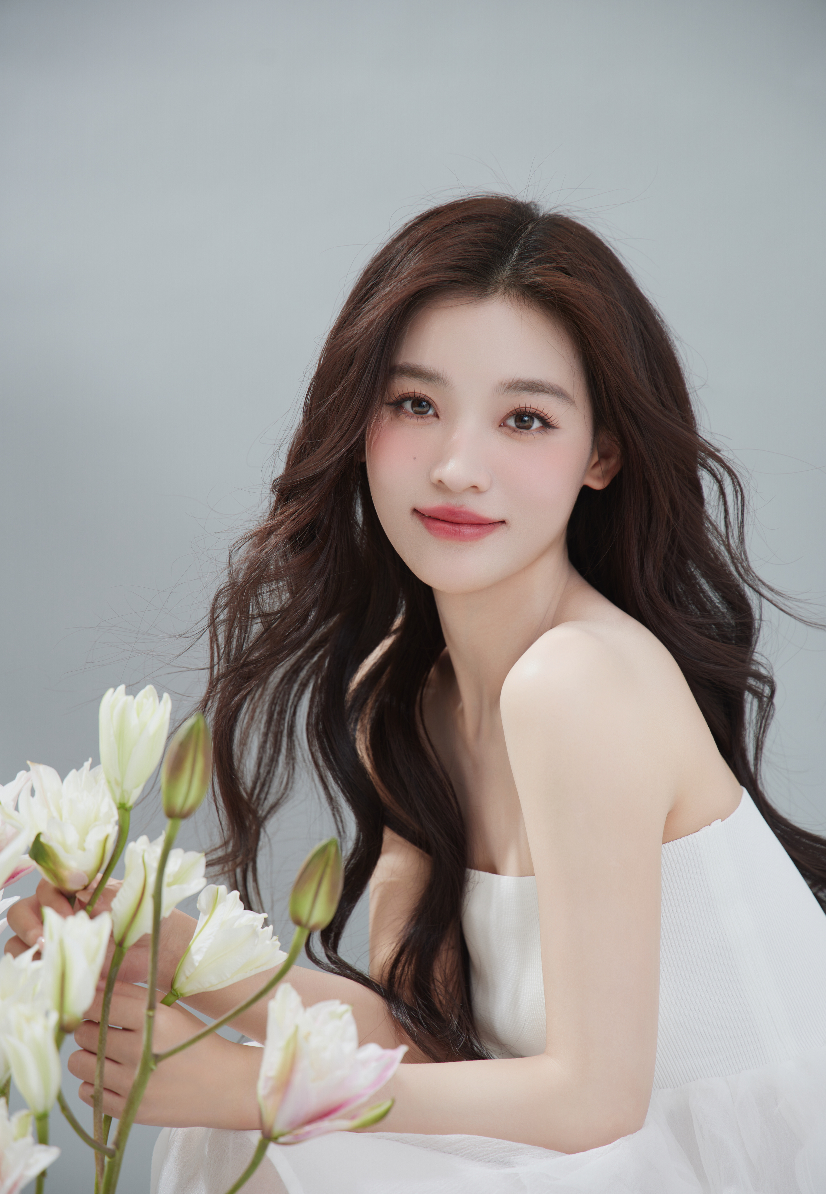 2001年1月8日出生于浙江省温州市,中国内地流行乐女歌手,舞者,女子