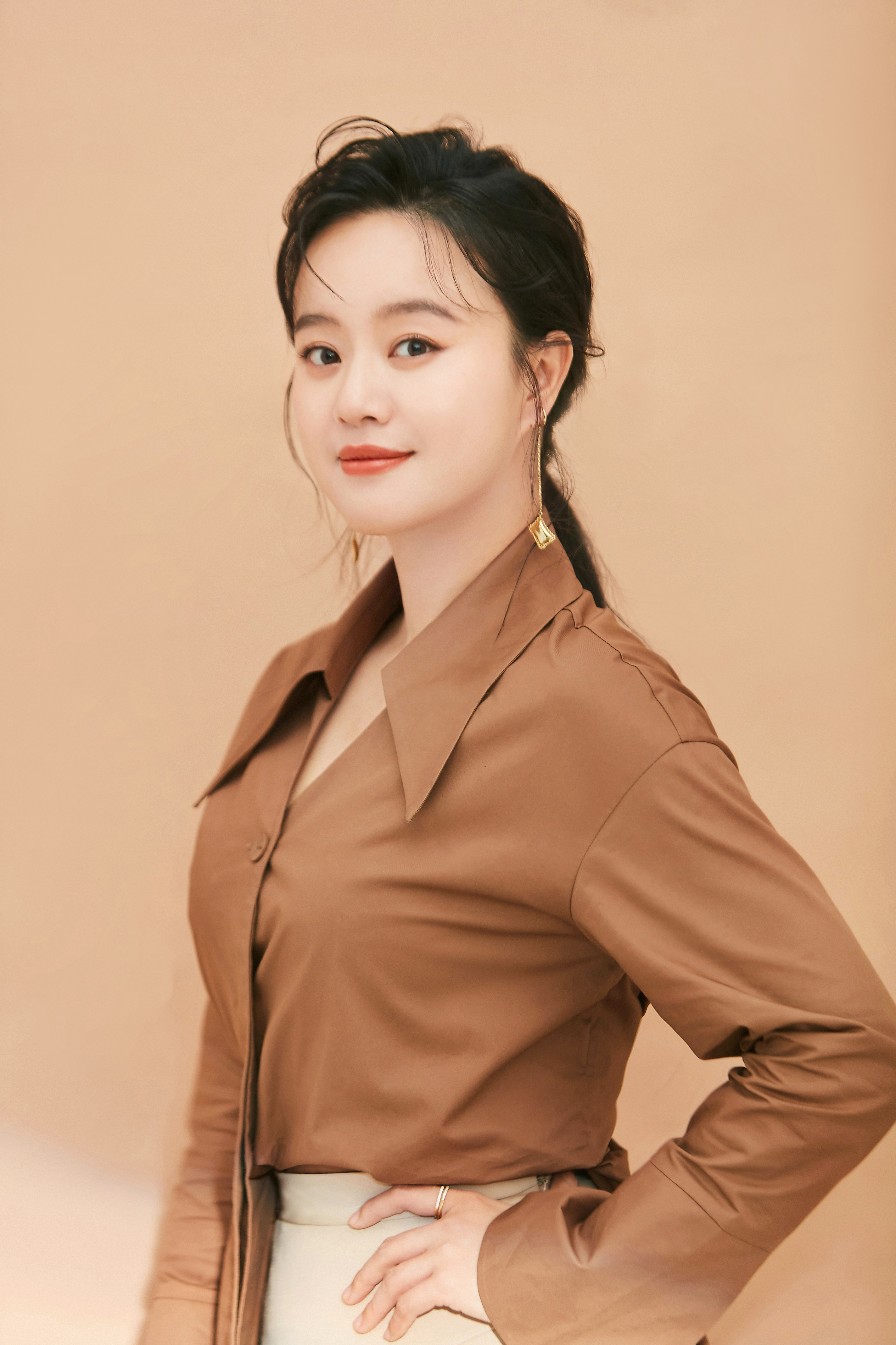 id="gnwo72b8u8">何翯,1987年6月25日出生于辽宁省,中国内地女演员