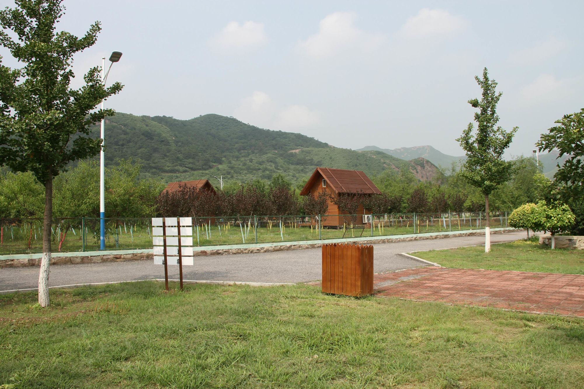  p data-id="gnfc3pb4hg">龙王山水庄园旅游区是位于辽宁锦州的3a级