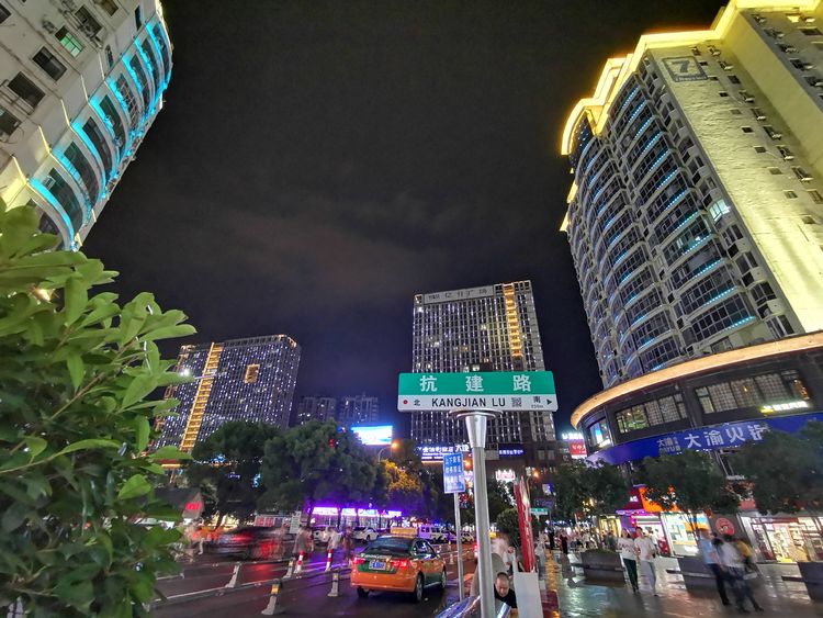  p data-id="2zzfmhofqx6">上饶巿抗建路步行街是上饶人熟知的一条