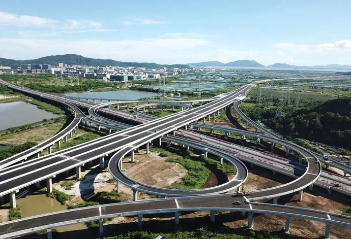 鹤洲—高栏港高速公路