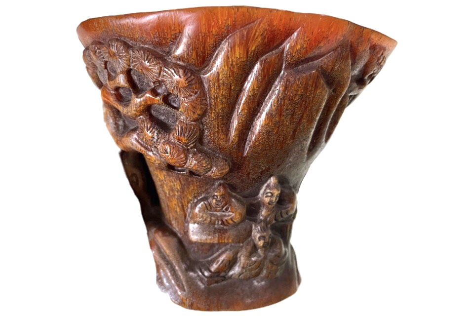 清蟠螭纹犀角杯