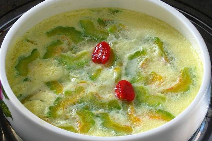 data-lemmaid="190177">蒸鸡蛋 /a>中加入苦瓜,使蒸鸡蛋有了一种新的