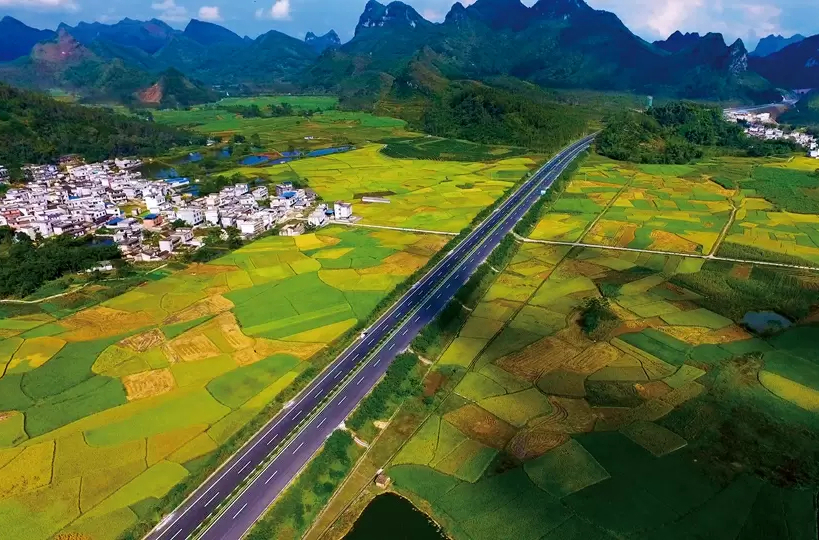 马山高速公路(laibin—mashan expressway),简称"来马高速",为中国 a