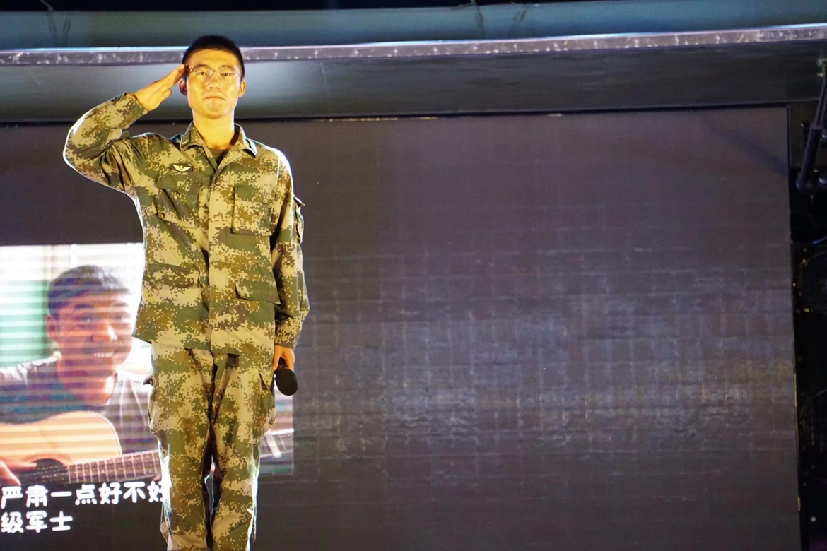  p>李焱,男,歌手,毕业于 a target="_blank" href="/item/安徽农业