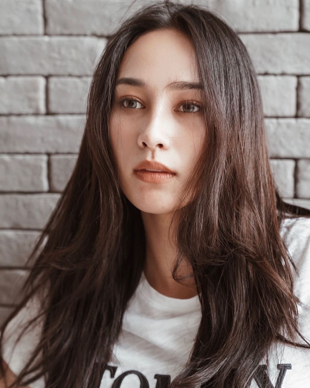  p>缇莎娜特·索恩素克(now),1993年5月5日出生于泰国曼谷,泰国七台