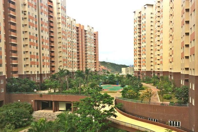  p>金湾花园位于大亚湾中兴北路368号,占地面积约7万平方米,分两期