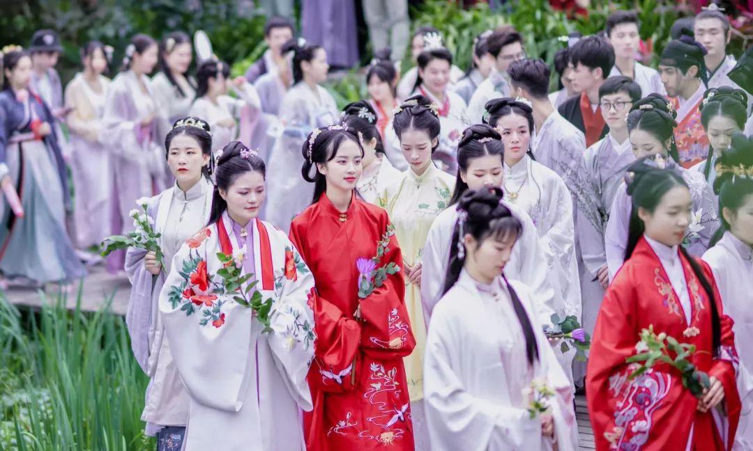 花朝节 百花仙子朝拜的花神是谁 踏青赏红的习俗从何而来 百科ta说