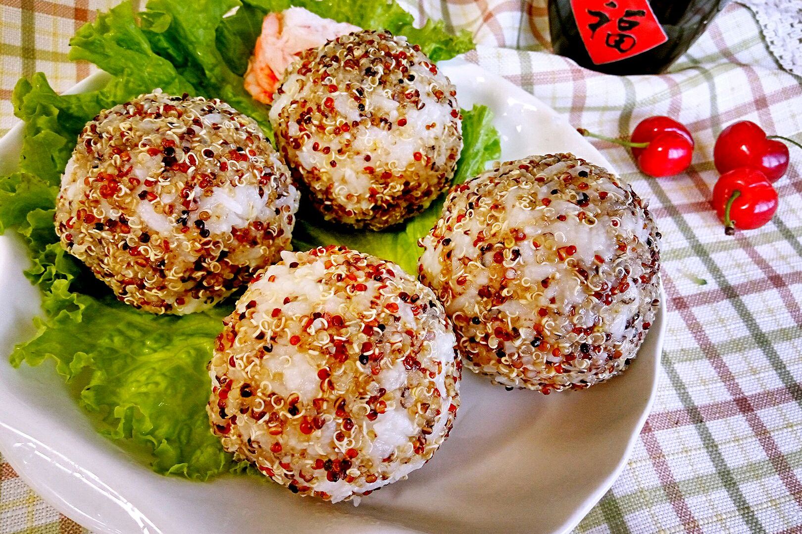  p>鸡肉块饭团是一道 a href="#">糕点小吃 /a>,口味不错,制作简单