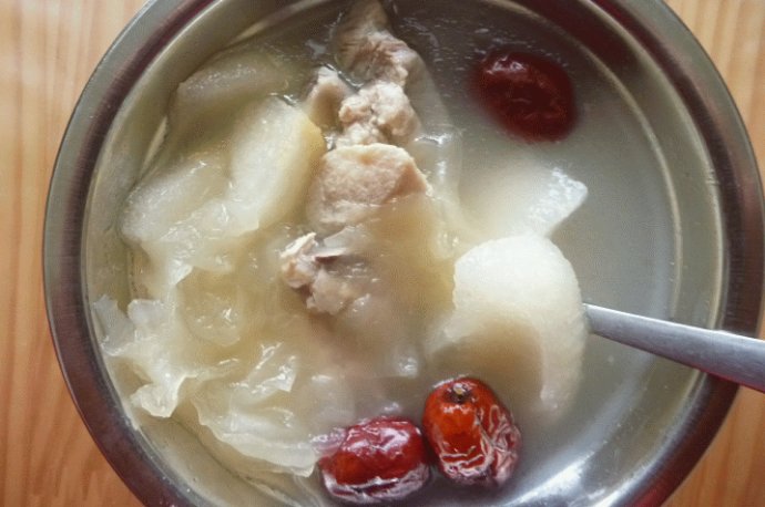 银耳百合猪骨汤