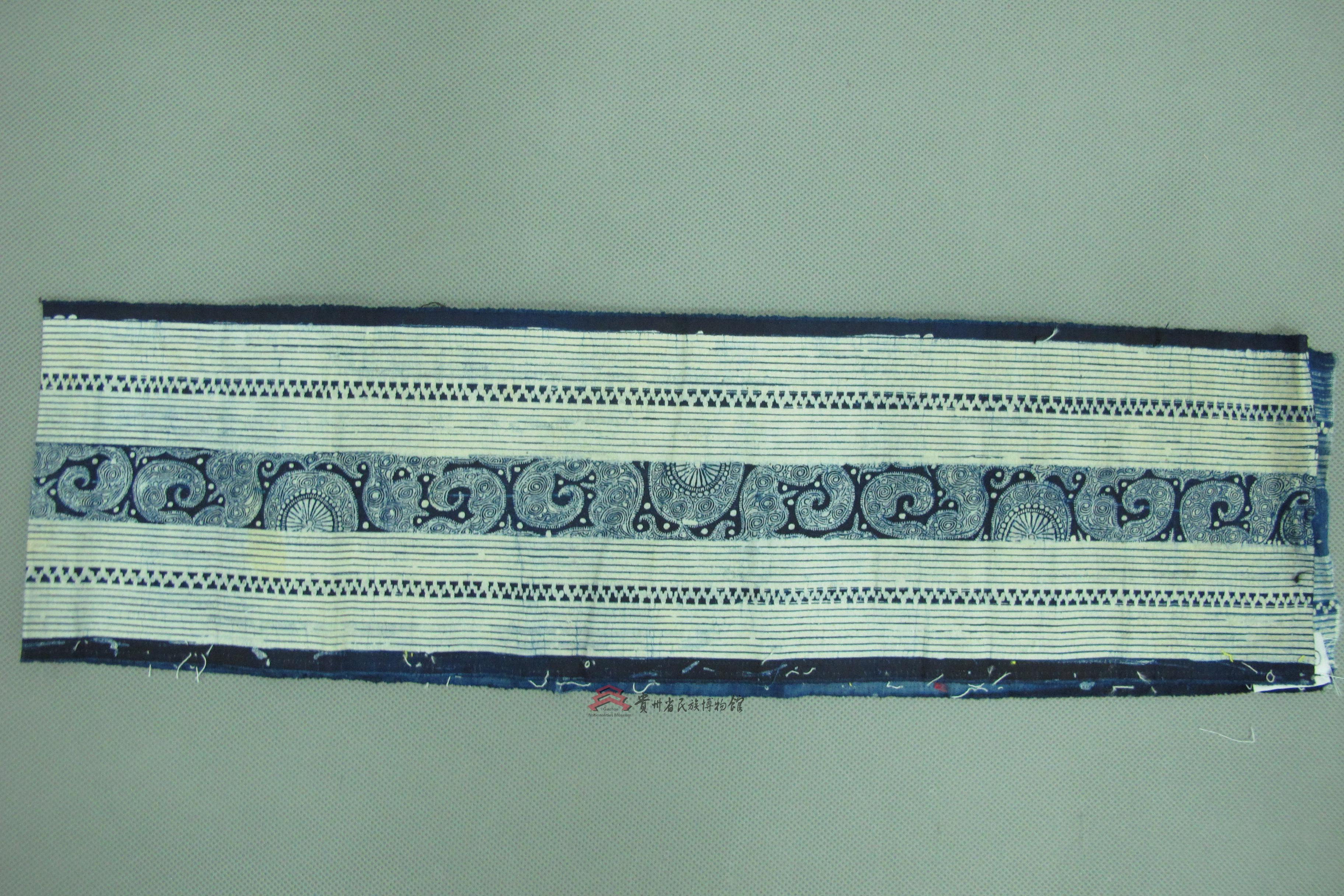 当代织金苗族蜡染如意纹围腰片