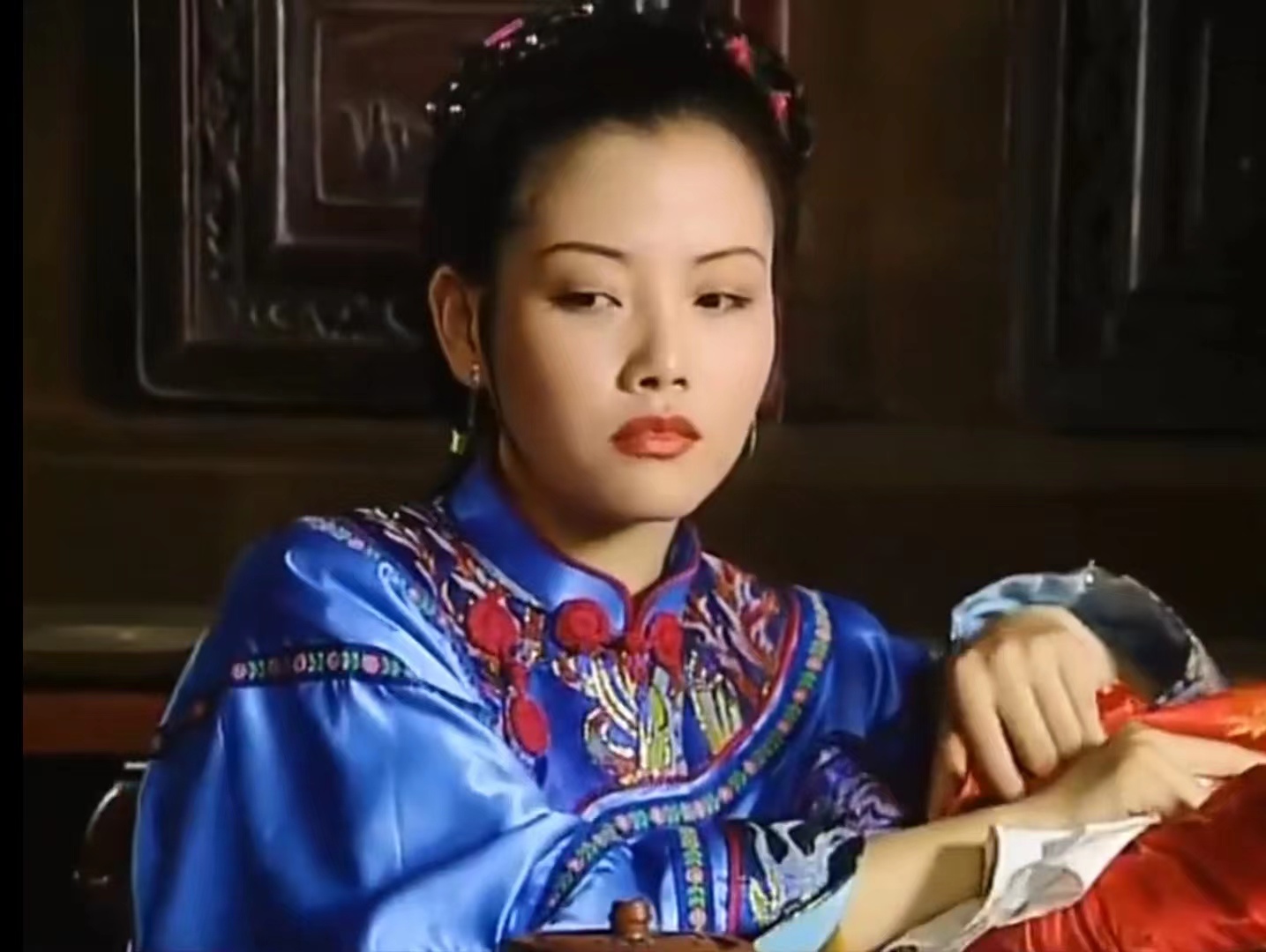 的《紫砂记》中扮演班德五认领的女儿,最后