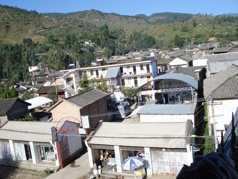 位于茈碧湖镇西北边,距离玉湖社区居委会0.1 公里,距离茈碧湖镇0.