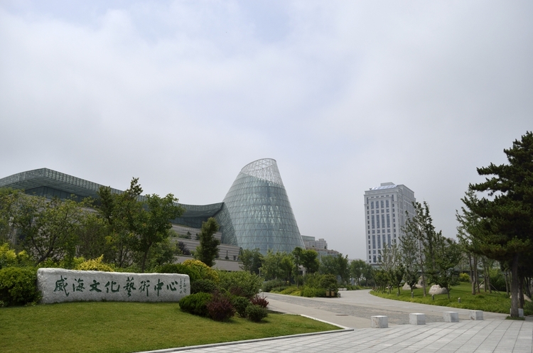  p>威海文化艺术中心是在威海市的一处文化艺术活动中心,位于海滨路.