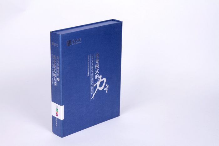 光盘盒有三类:一种是透明光盘盒,可以插封面;另一类是光盘包,通常可以