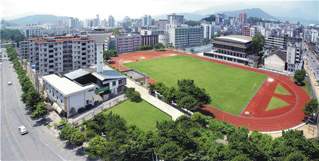 福建省龙岩一中