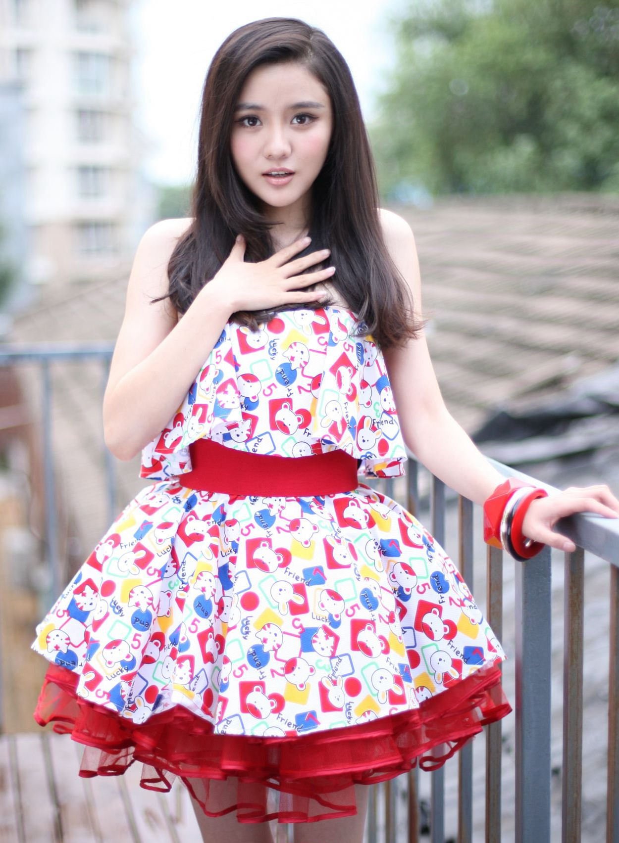  p>艾如,1989年12月26日出生于四川雅安,中国内地女演员,四川力达士