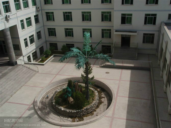  p>呼图壁县第一中学创建于1956年9月,1979年经自治区教育厅批准确定