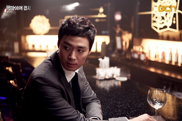 官》是由金秉洙执导, a href="#" data-lemmaid="7174269">延政勋 /a>