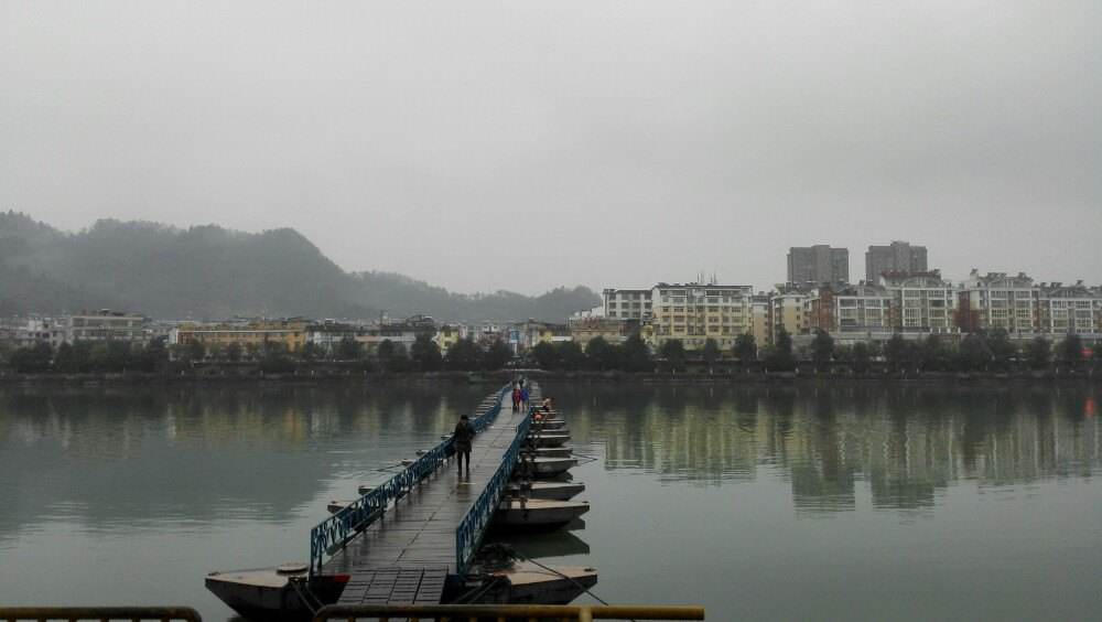  p>马家洲公园是一个湿地公园,位于修水县城南修河中央. /p>