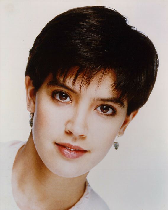 p>菲比·凯茨(phoebe cates),1963年7月16日生于美国纽约.