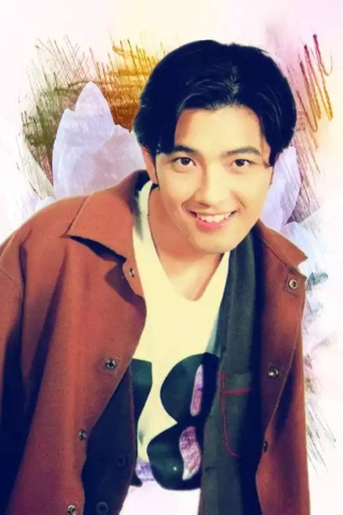  p>索纳拉姆·泰匹塔克(num),1973年8月22日出生于泰国曼谷,在泰国蓝