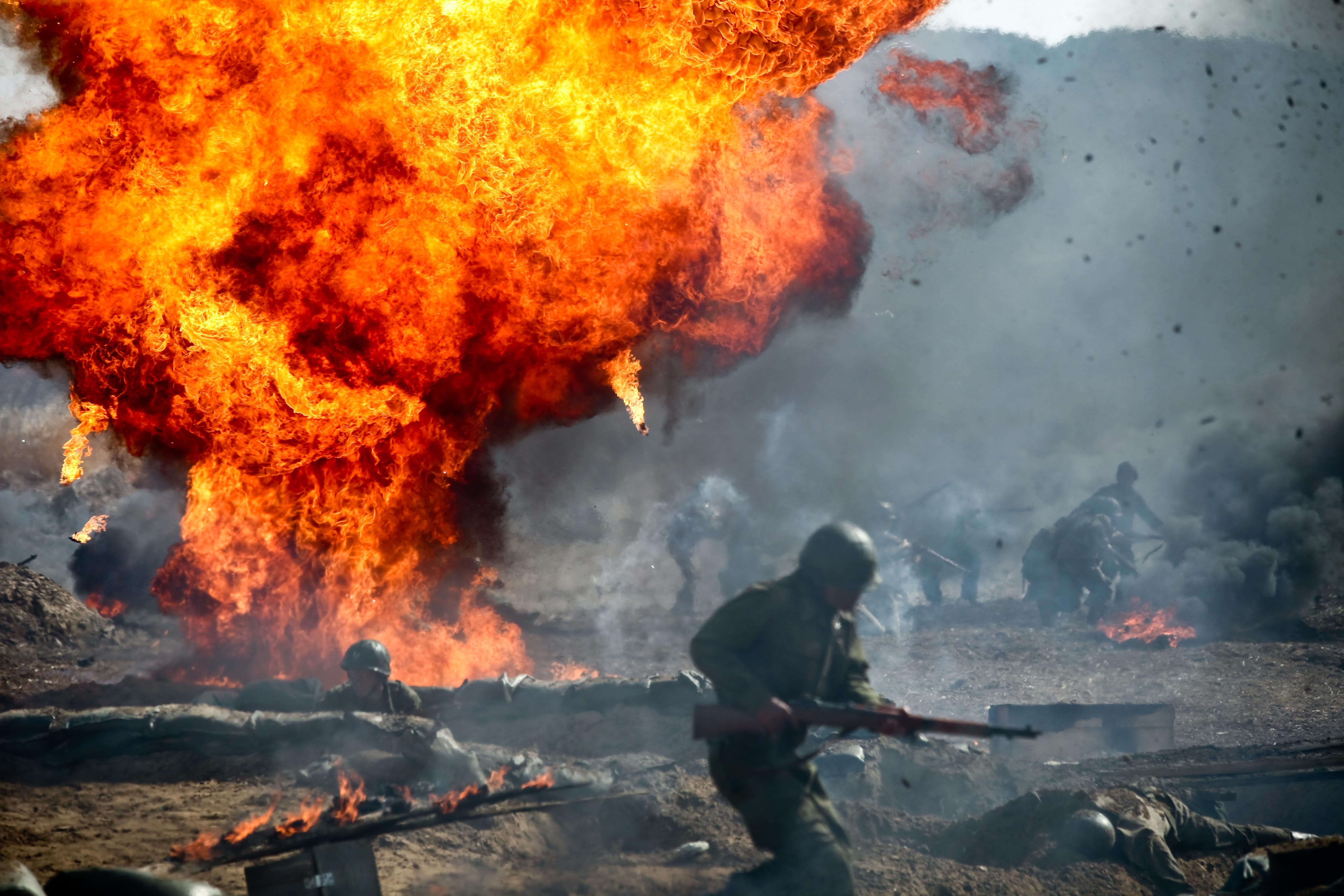 影片讲述了朝鲜战争时期,败退的美韩联军以洛东江为最后防线.