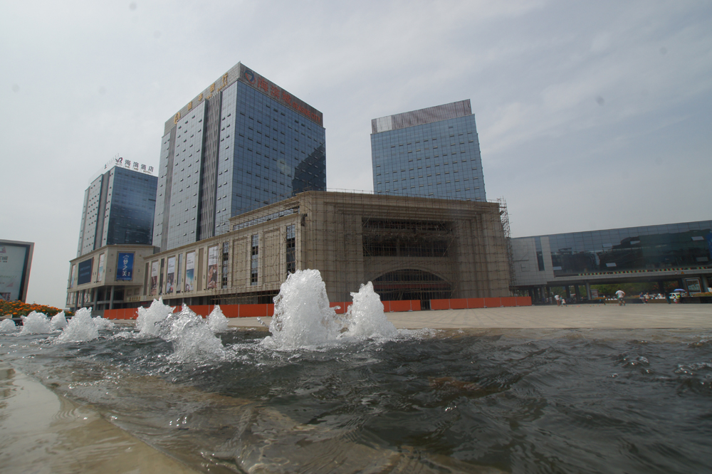  p>成都蛟龙港·海滨城购物中心是由香港蛟龙集团与双流蛟龙港工业园