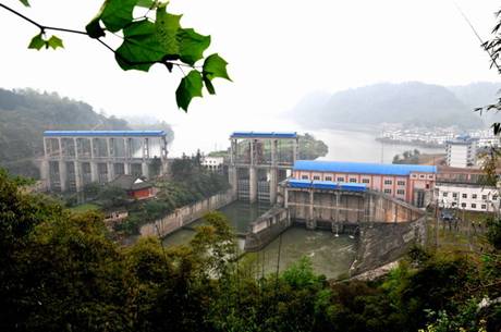  p>龟都府水电站位于四川省雅安市草坝镇水口村附近名山河与青衣江