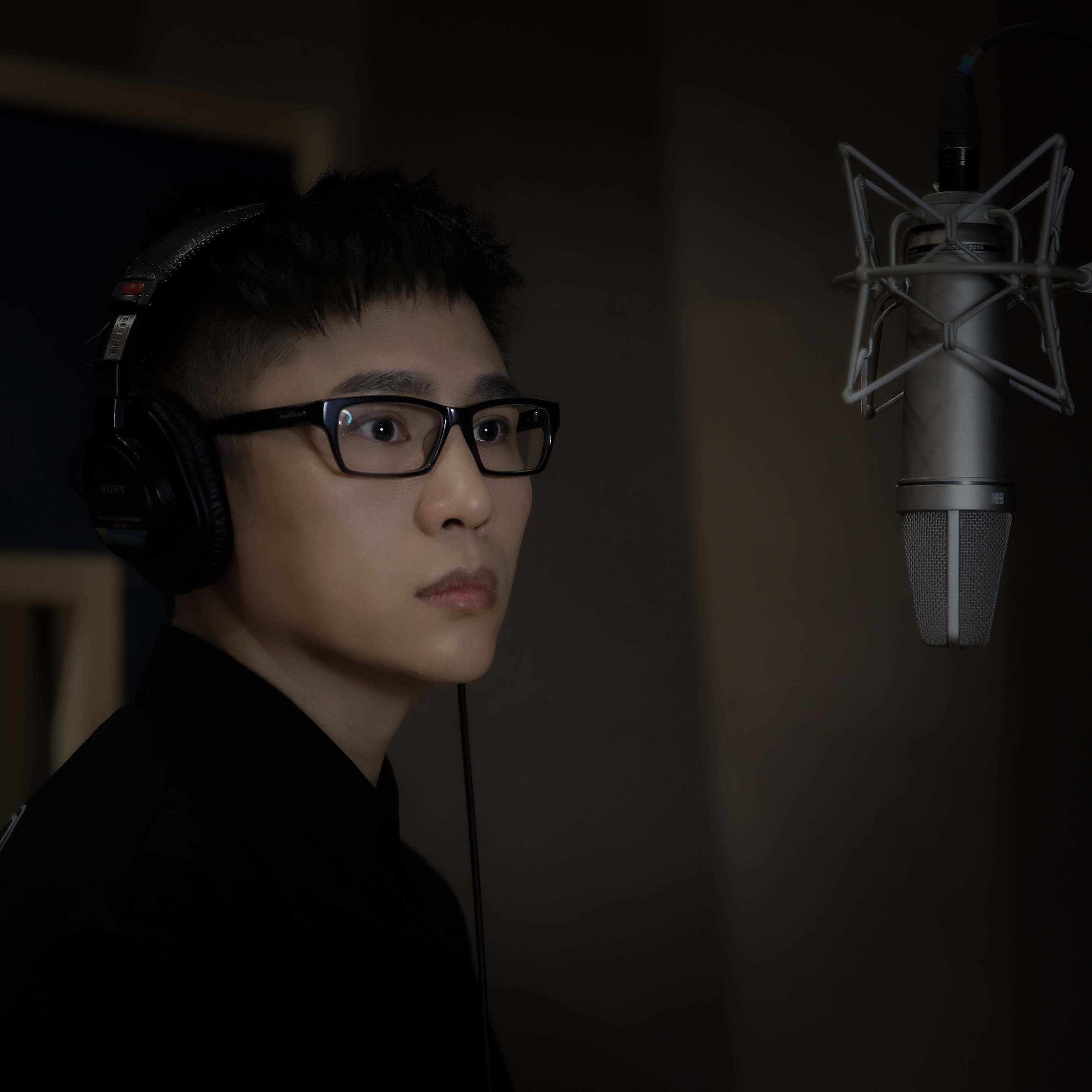 本名王卓实,11月14日出生于中国吉林省吉林市,中国内地流行男歌手