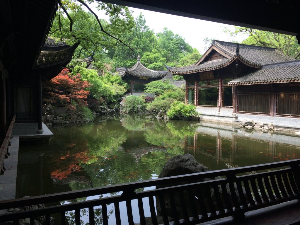 魏庐(又名惠庐)现位于 a target="_blank" href="/item/花港观鱼