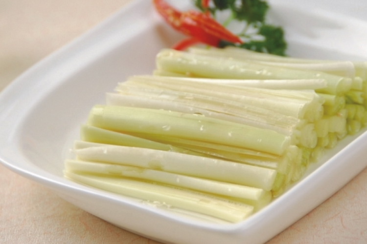 又名深蒲,蒲荔久,蒲笋,蒲芽,蒲白,蒲儿根,蒲儿菜,为香蒲科多年生植物 