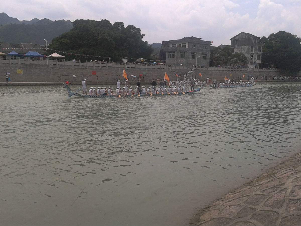  p data-id="gnww65casz">藻溪镇,因溪得名,位于苍南县域中部.