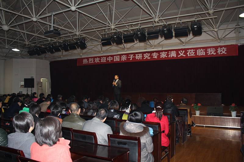  p data-id="gnaubu272j">满义,男,1984出生, 