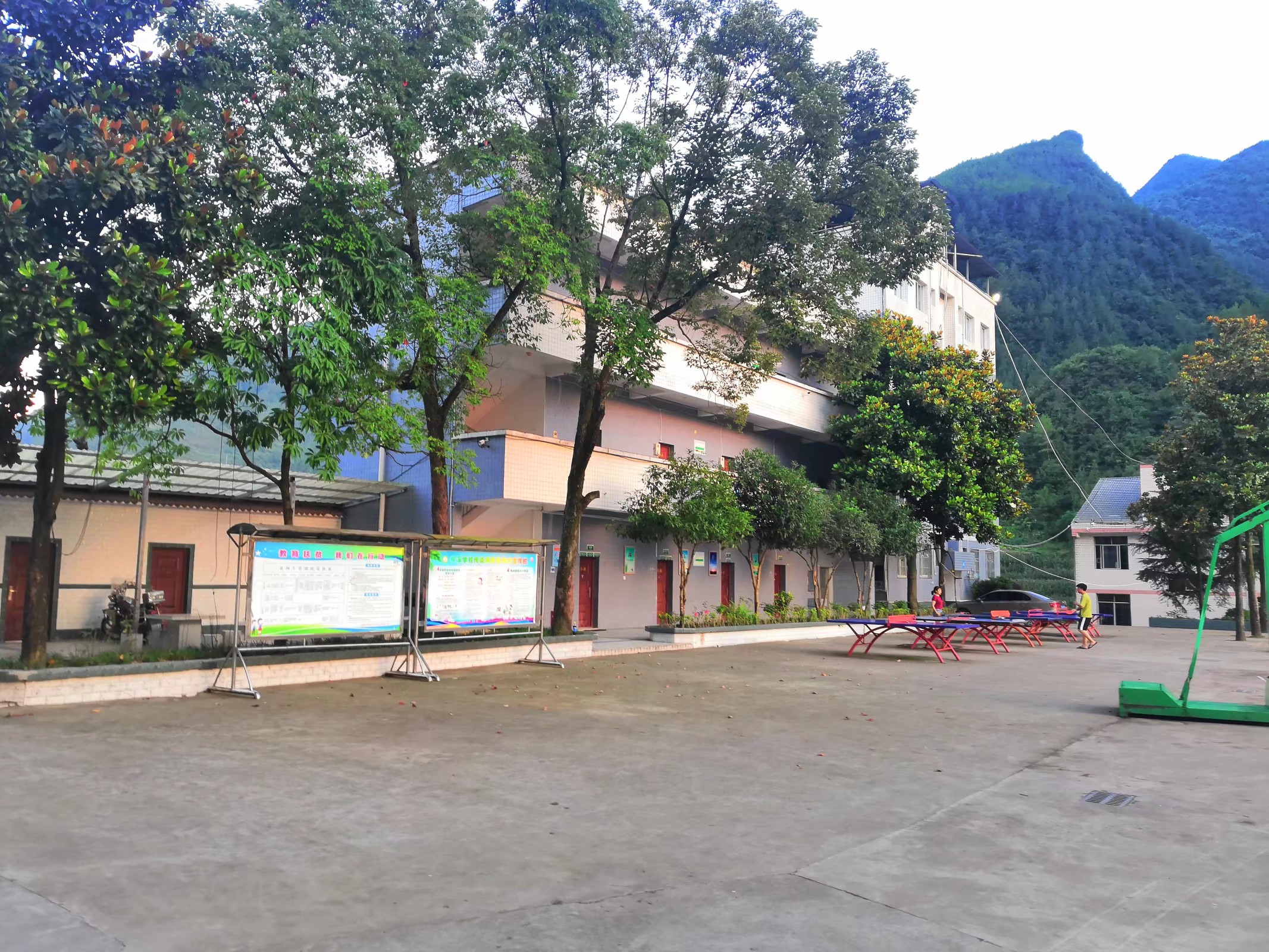 万源市井溪乡中心小学校