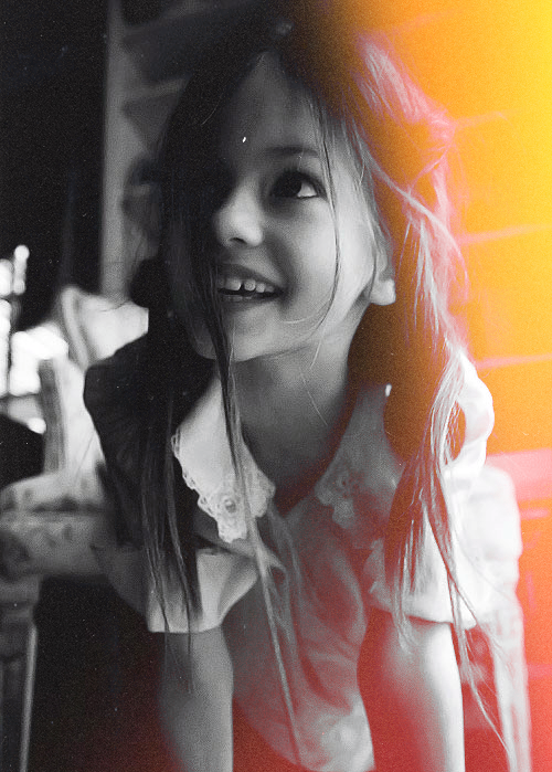  p>麦肯基·弗依 i>(mackenzie foy) /i>,2000年11月10日出生于美国