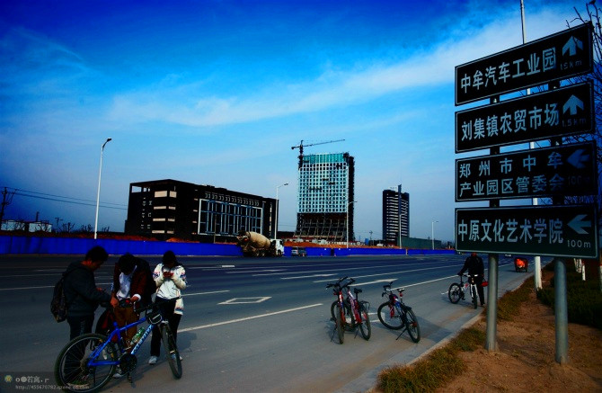  p>中原文化艺术学院始建于2010年,河南重点建设艺术院校位于 a href=