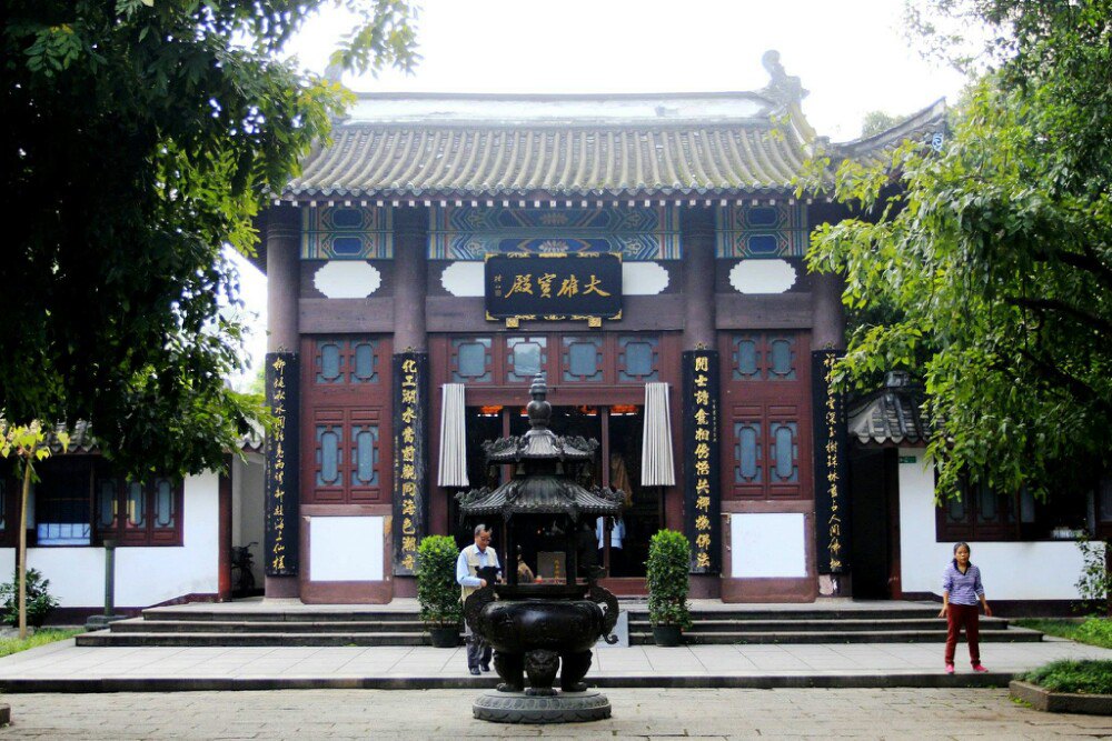  p data-id="gnzl9lznwd">福州开化寺位于福州西湖公园内,原是明代谢